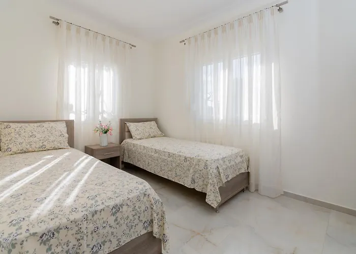Paradise House Апартаменты Неос-Мармарас