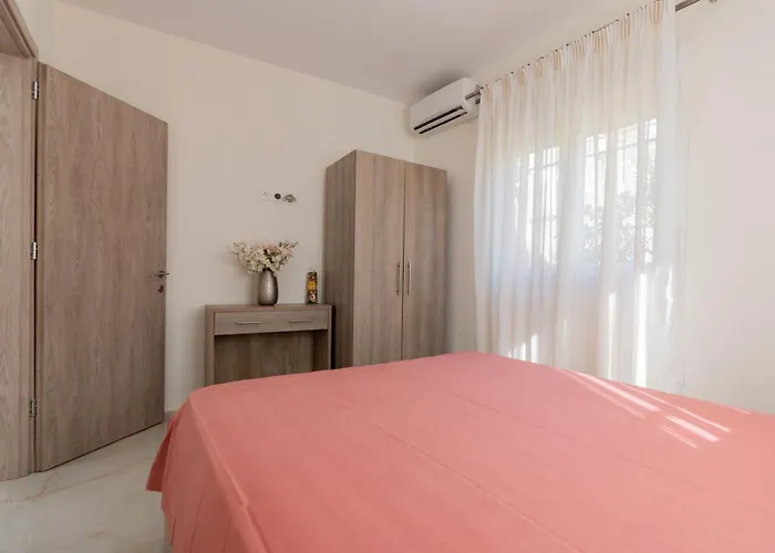 Апартаменты Paradise House Неос-Мармарас
