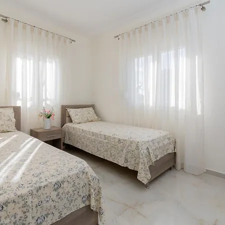 Paradise House Апартаменты Неос-Мармарас