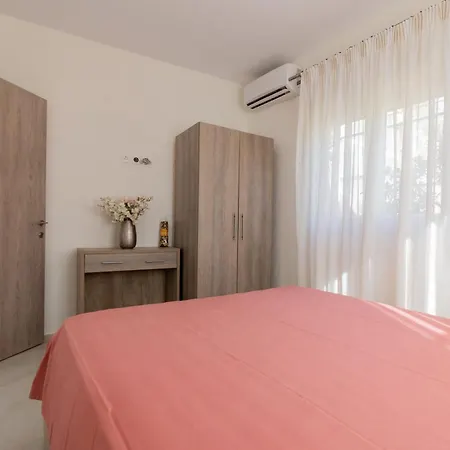 Апартаменты Paradise House Неос-Мармарас